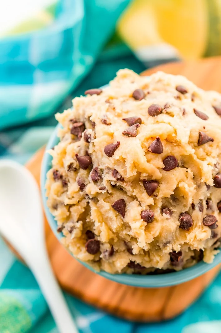 This Edible Cookie Dough is an eggless and delicious treat you can make in just 5 minutes! Made with butter, sugar, flour, salt, and chocolate chips!