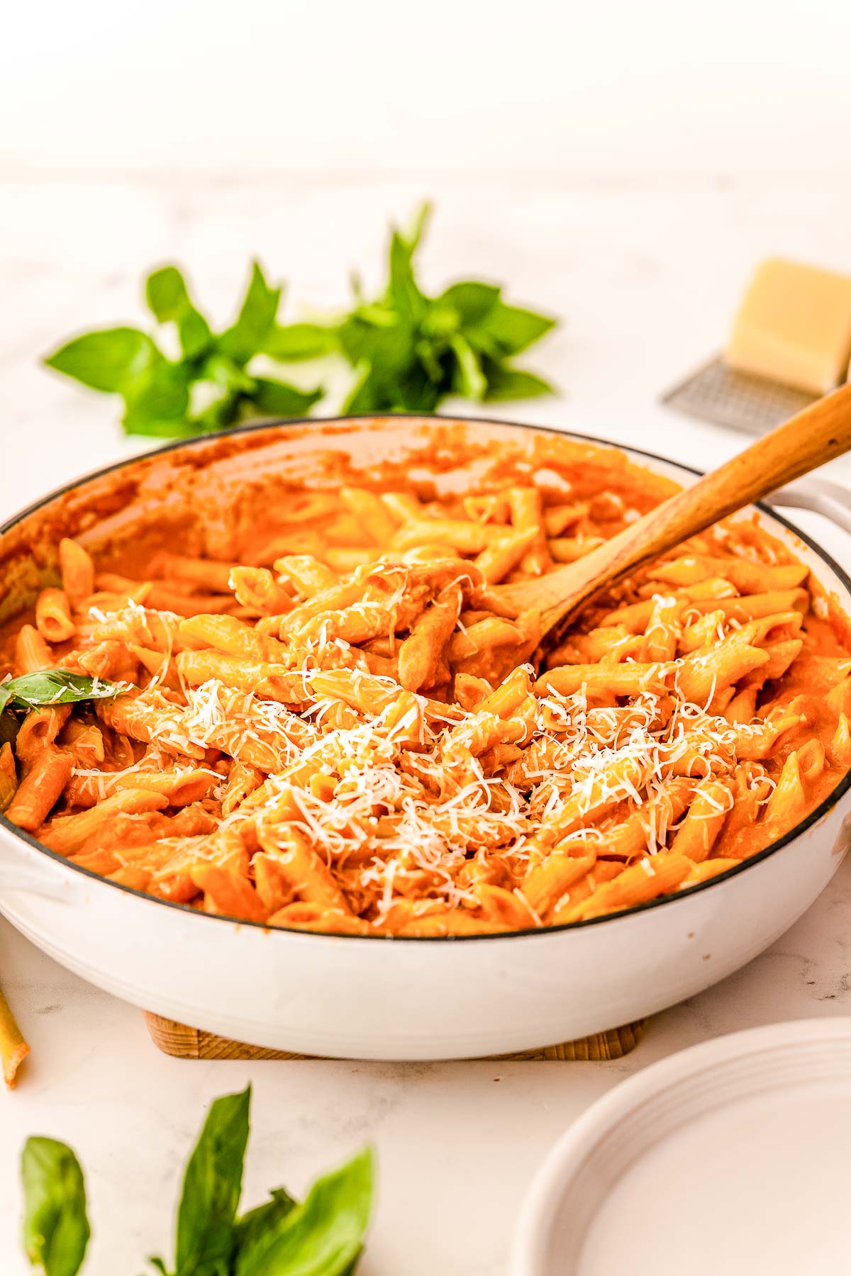Penne Vodka Sauce takes the best flavors from cream and tomato sauce and blends them together! Made with heavy cream, tomatoes, parmesan cheese, herbs, and spices, it’s comforting and delicious.